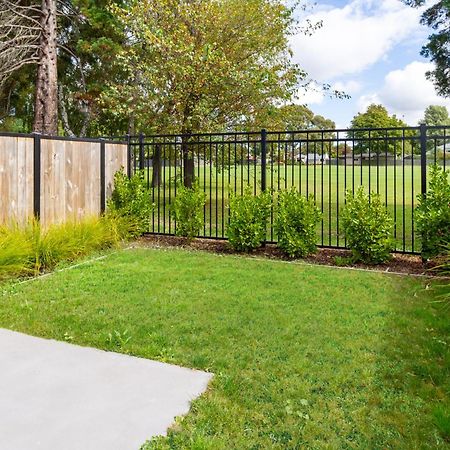 Appartamento Escape At The Park: 1 Bed 1 Bath W/Carpark Christchurch Esterno foto